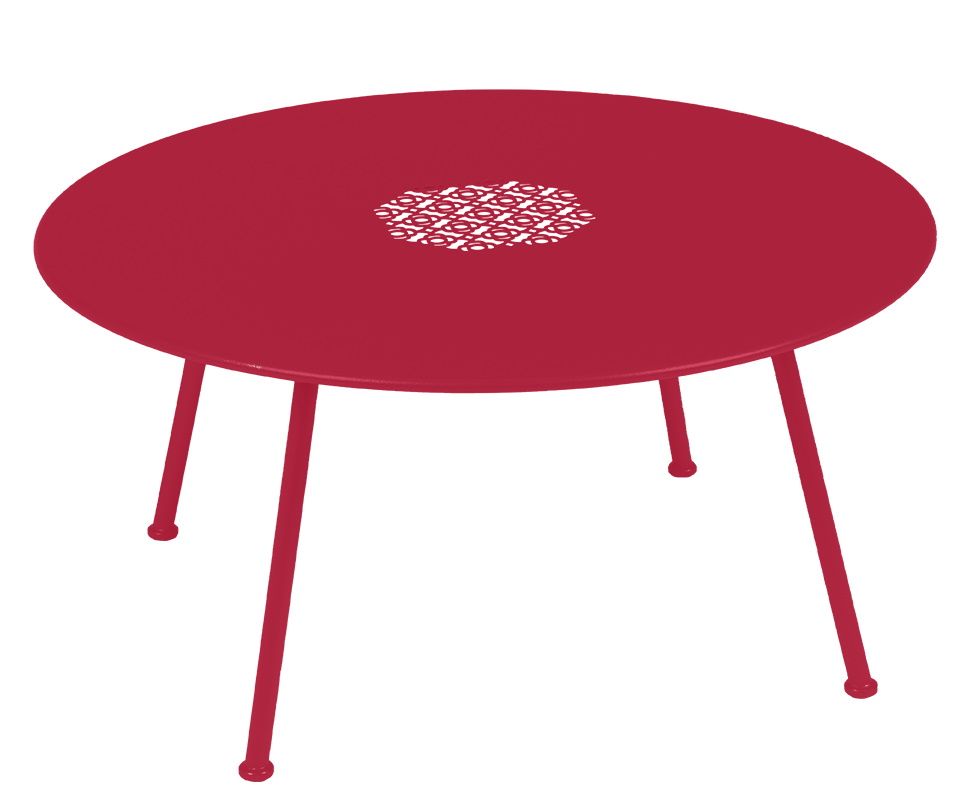 Roter Lorette Outdoor Beistelltisch von Fermob, runder Couchtisch aus Metall mit filigranem Muster.