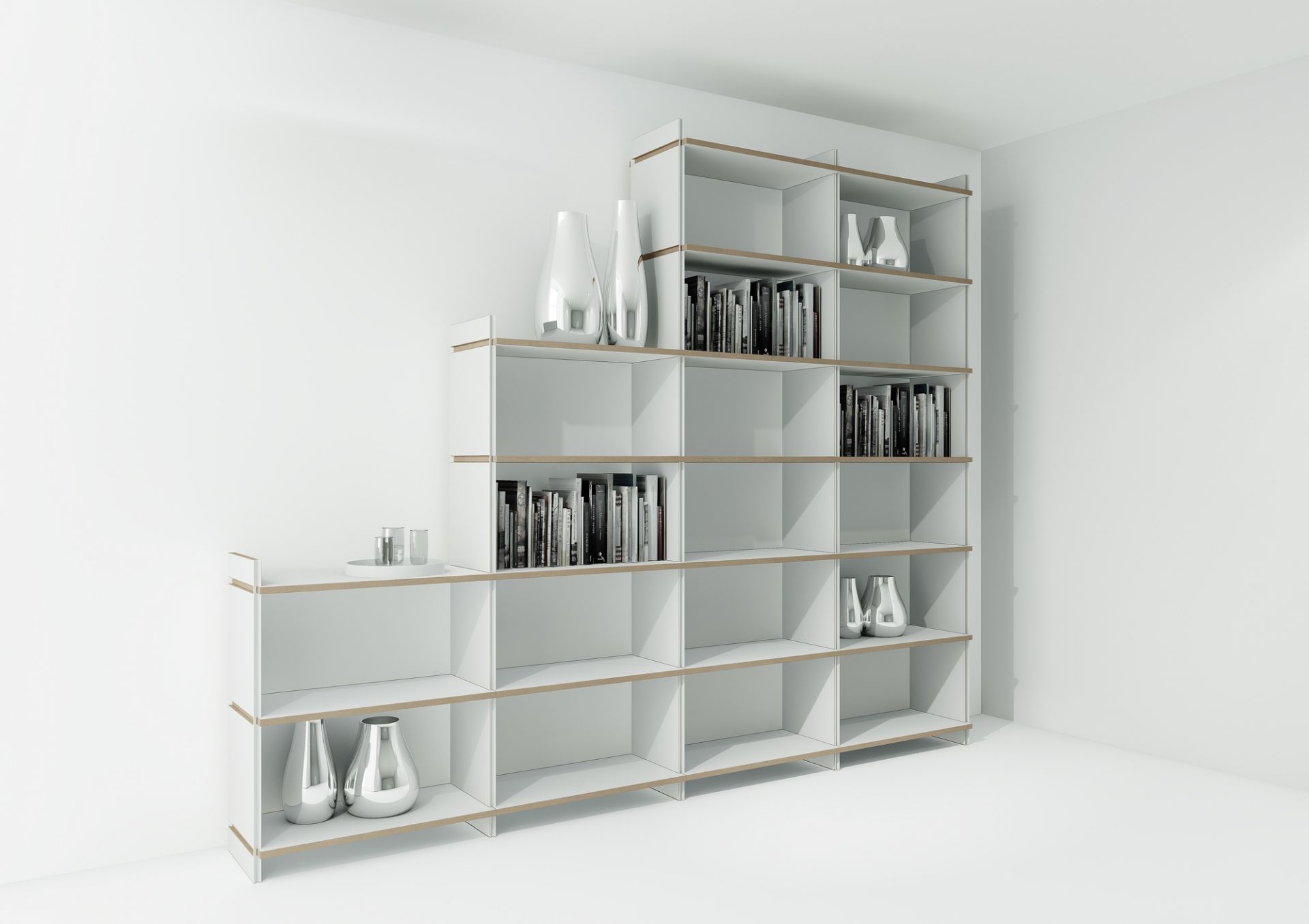 Tojo Mehrfach Regal Grundmodul zweifach, weißes modulares Regalsystem mit verschiedenen Fächern, teilweise mit Büchern und Vasen dekoriert.