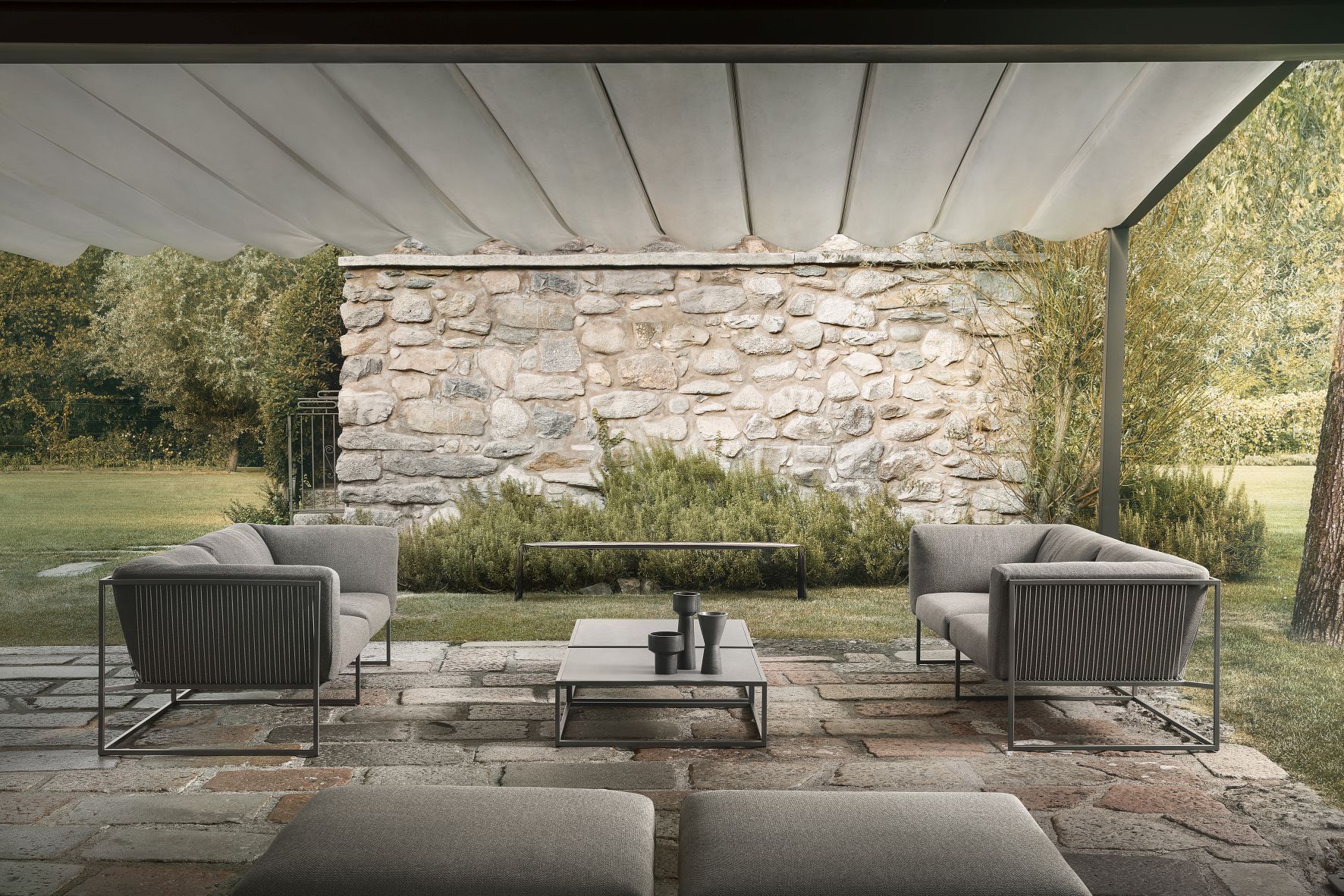 Arpa Outdoor Sofa von MDF Italia, 3-Sitzer Lounge Möbel für Garten und Terrasse.