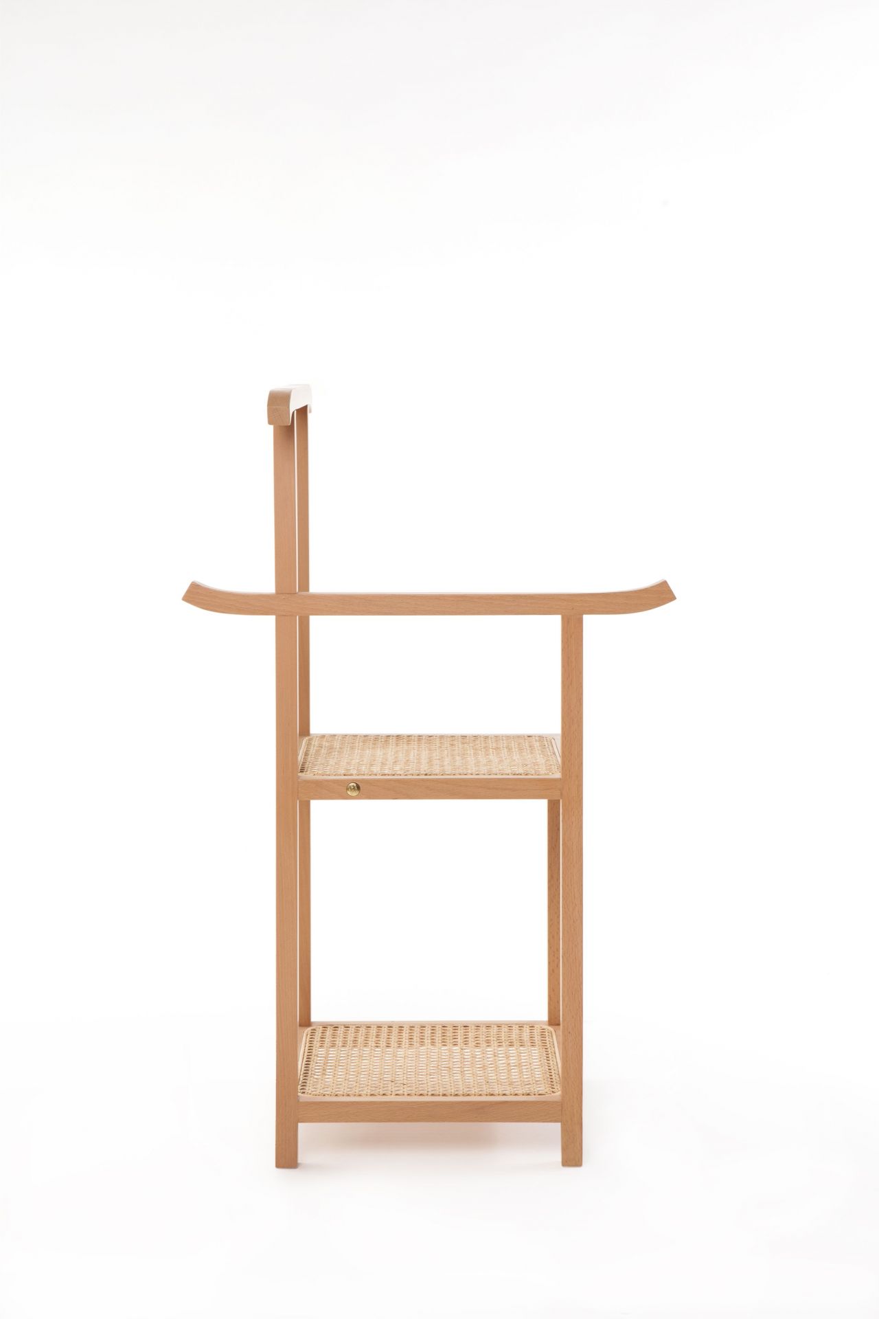 Majordomo Stuhl von Wiener GTV Design: Holz Kleiderständer mit zwei Regalböden aus Wiener Geflecht.
