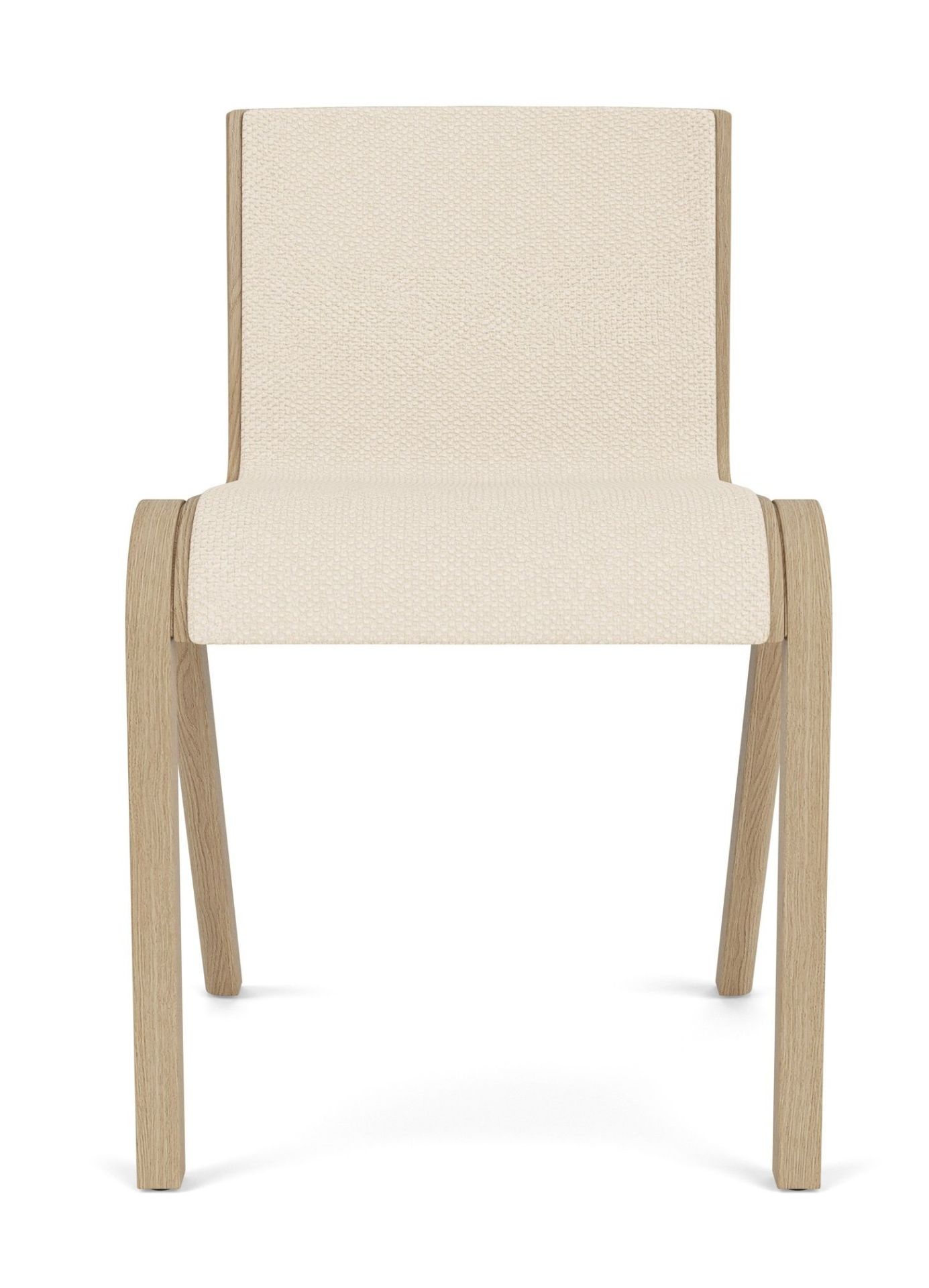 Audo Copenhagen Ready Dining Chair, vollgepolsterter Stuhl mit hellem Holzrahmen und beigem Stoffbezug.