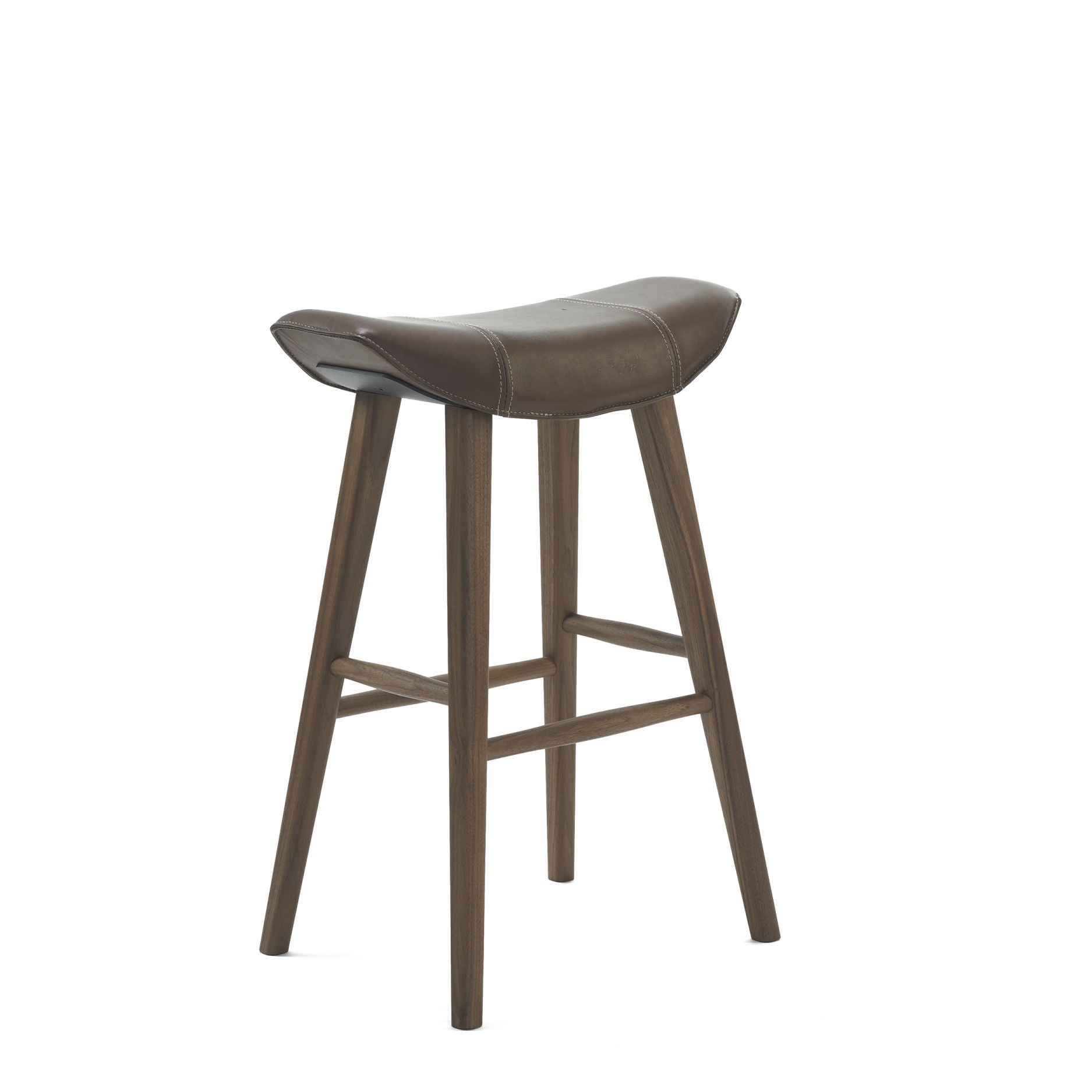 Kya Küchenhocker von Freifrau Manufaktur, brauner Barhocker aus Holz und Leder, moderne Küchensitzmöbel.