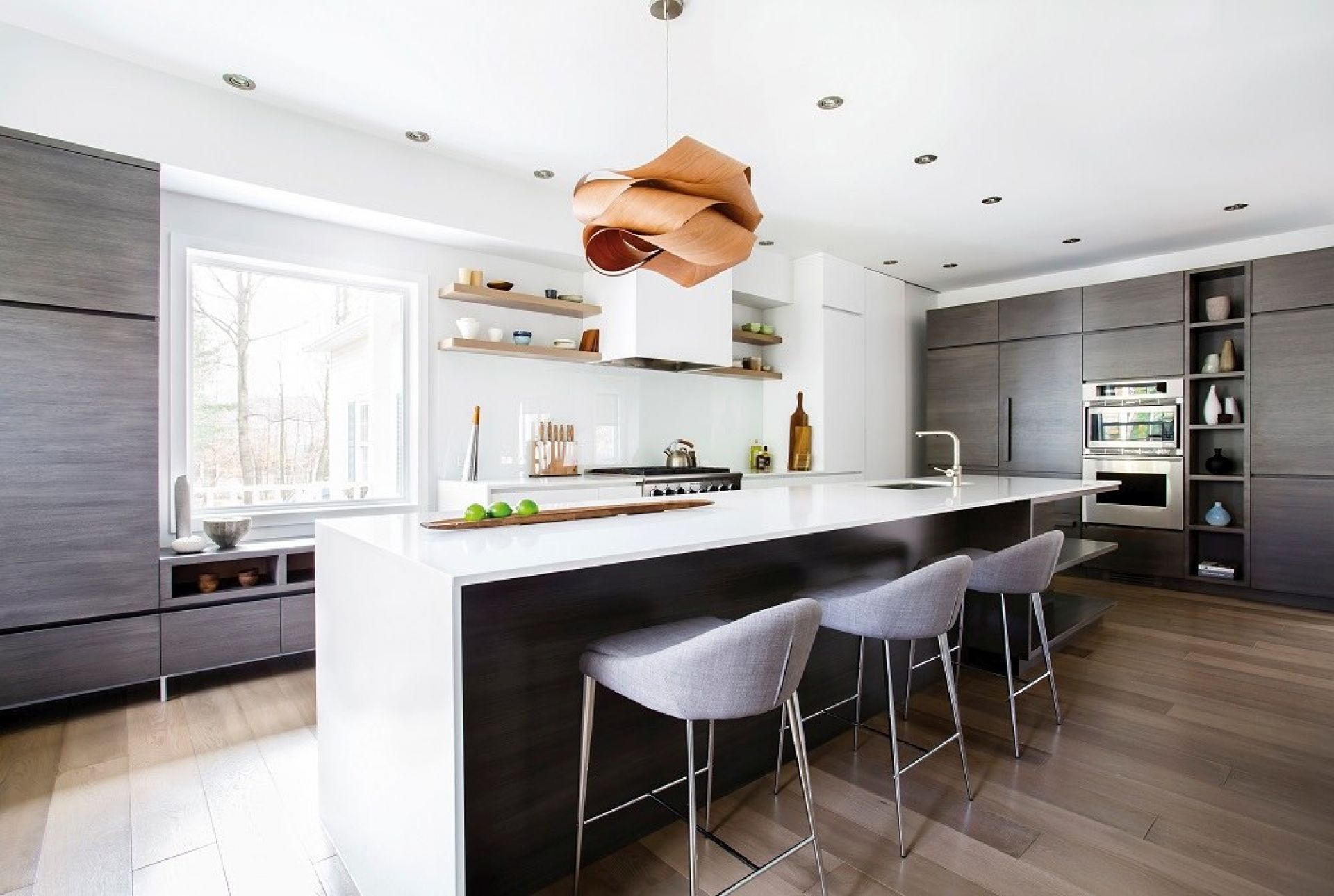 Rote Link Suspension Pendelleuchte von LZF Lamps, moderne Designerlampe für Wohnzimmer und Esszimmer.