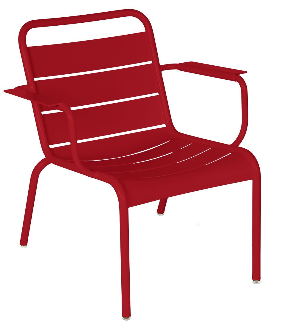 Roter Luxembourg Lounge Sessel von Fermob für den Außenbereich, aus Metall mit Armlehnen.