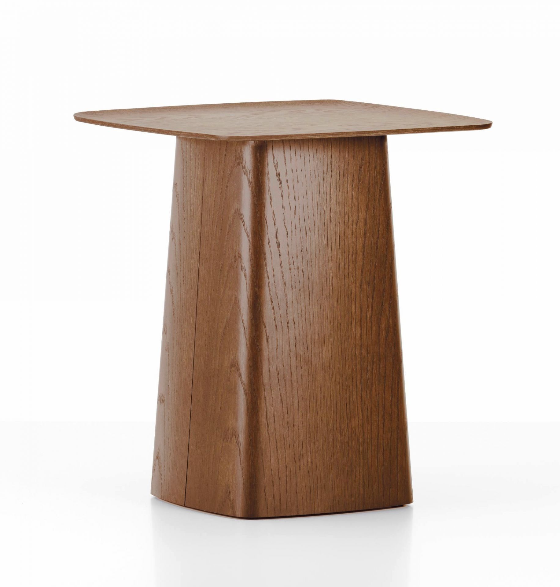 Vitra Beistelltisch aus Holz in Walnuss, quadratische Tischplatte, modernes Möbeldesign für Wohnzimmer.