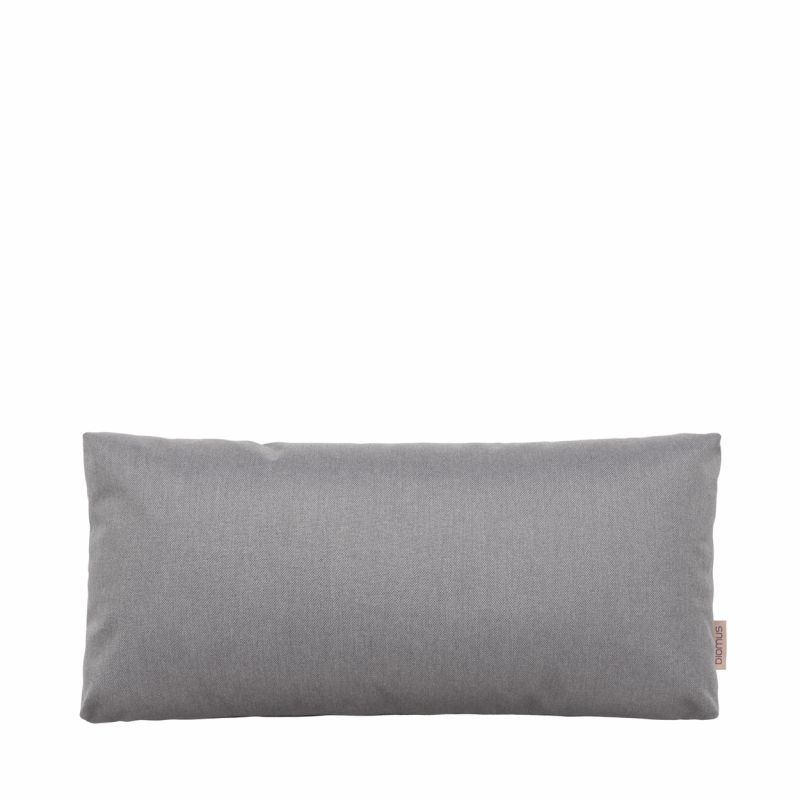 Graues, rechteckiges STAY Kissen von Blomus für den Außenbereich, ideal als Dekokissen und Loungekissen.