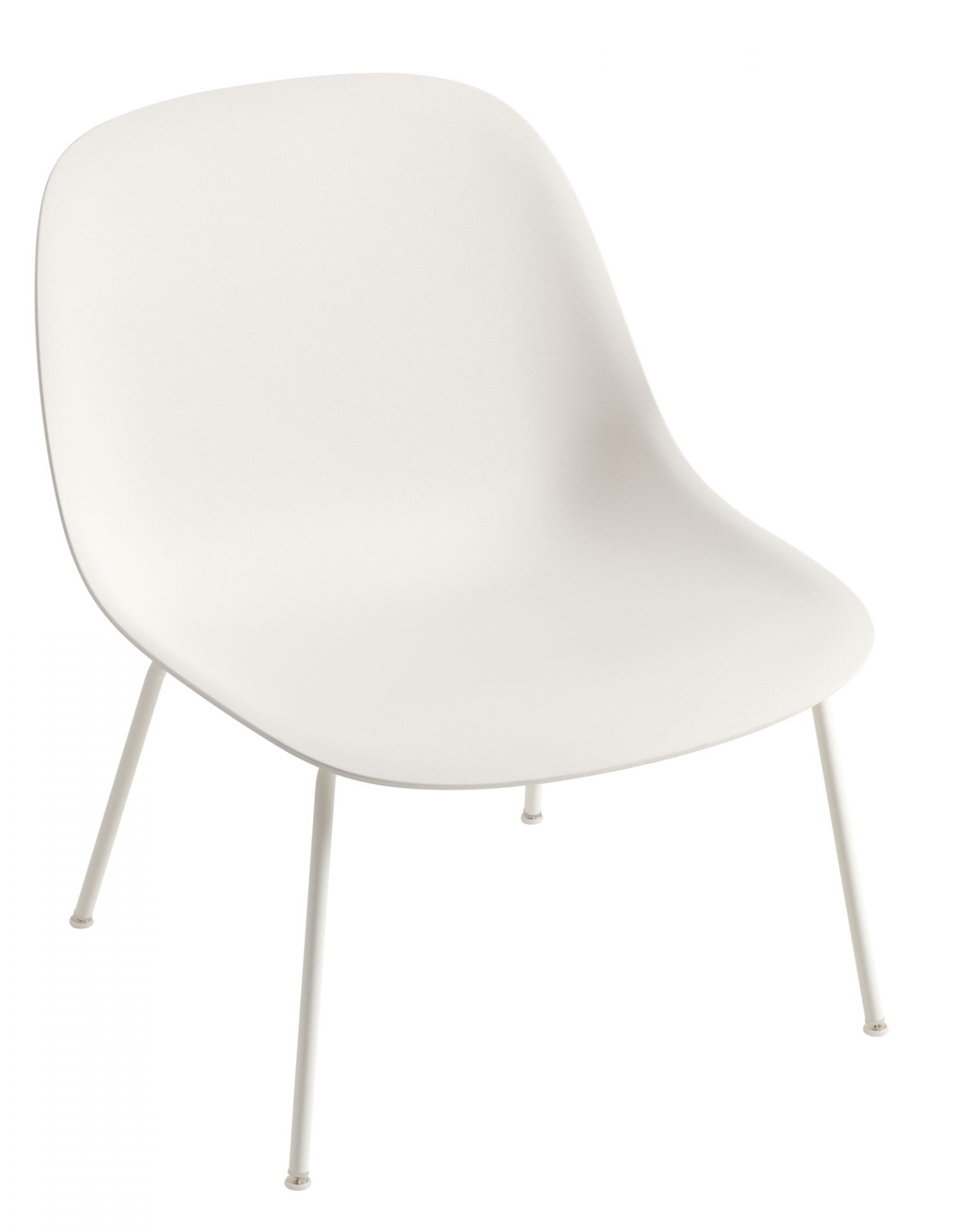 Weißer Fiber Lounge Chair von Muuto mit minimalistischem Design und Stahlrohrgestell.