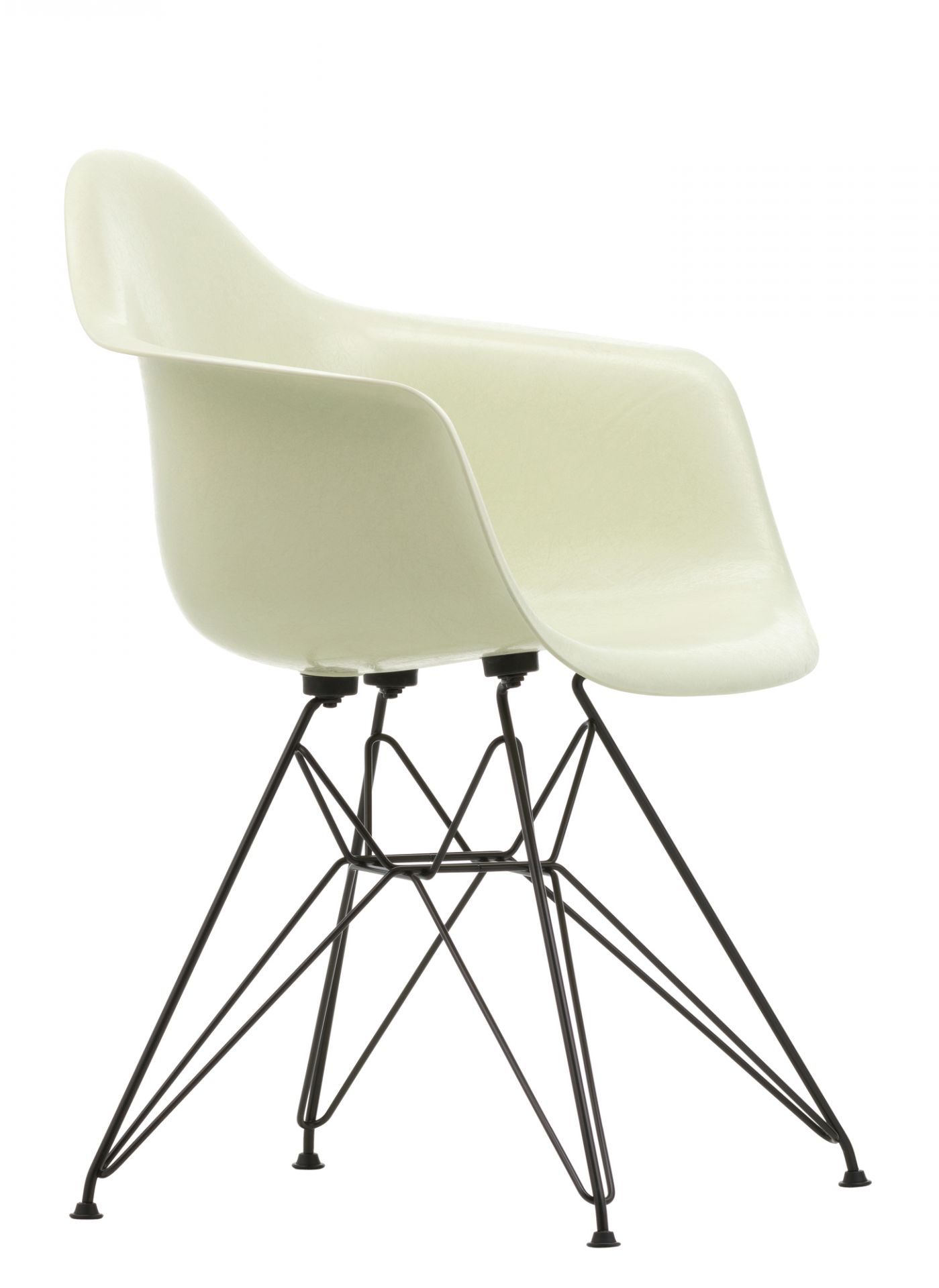 Helle Eames Fiberglass Arm Chair DAR von Vitra mit schwarzem Eiffelturm-Untergestell.