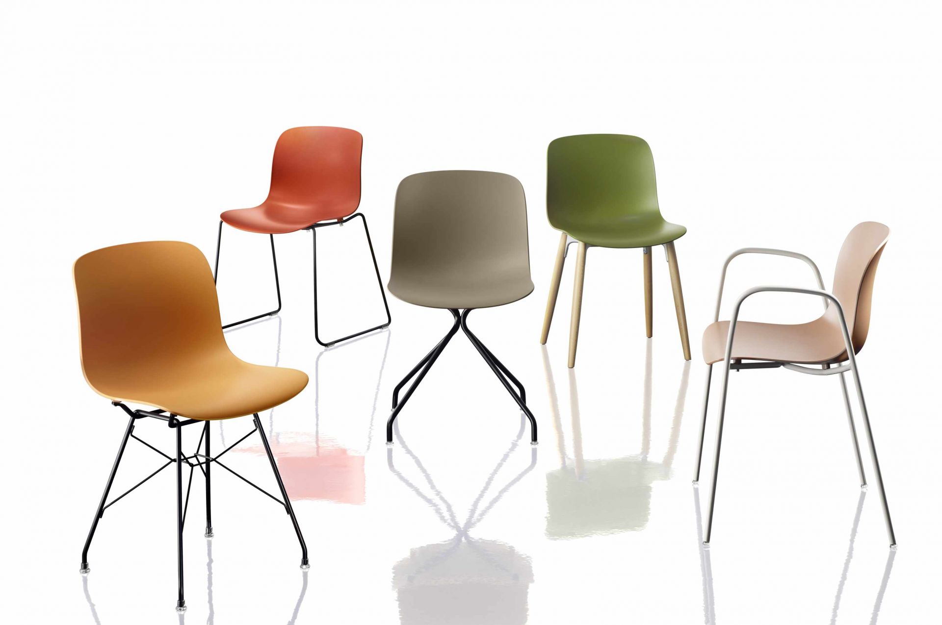 Magis Troy Chair Stuhl mit vier Beinen in verschiedenen Farben und Gestellen, modernes Möbeldesign.