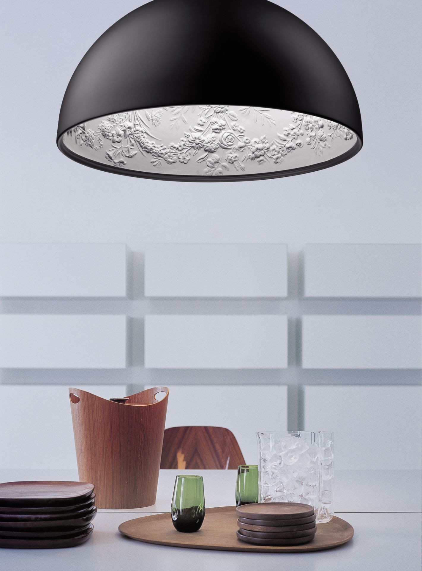 Skygarden Pendelleuchte in Rostbraun: Elegante Hängelampe mit floralem Dekor für stilvolle Innenräume.