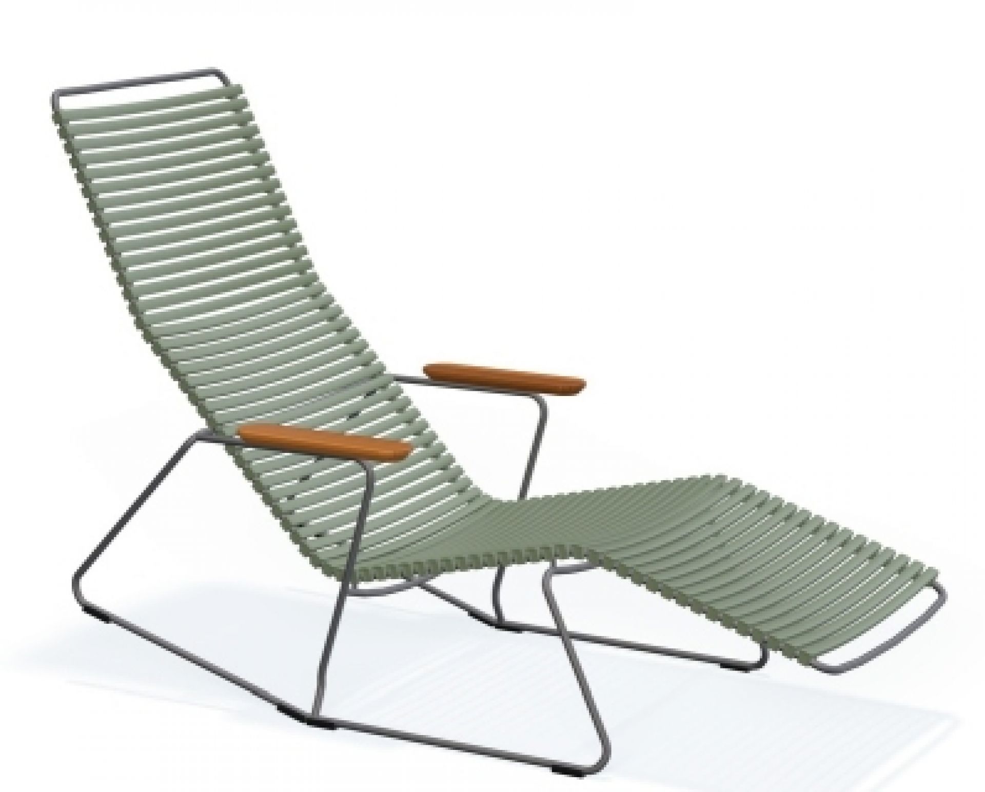 Houe Click Sunrocker Sonnenliege für den Garten, olivgrüne Outdoor Liege mit Armlehnen aus Bambus.