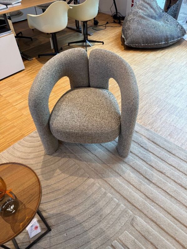 562 Dudet fauteuil LICHTGRIJS Cassina TENTOONSTELLINGSSTUK