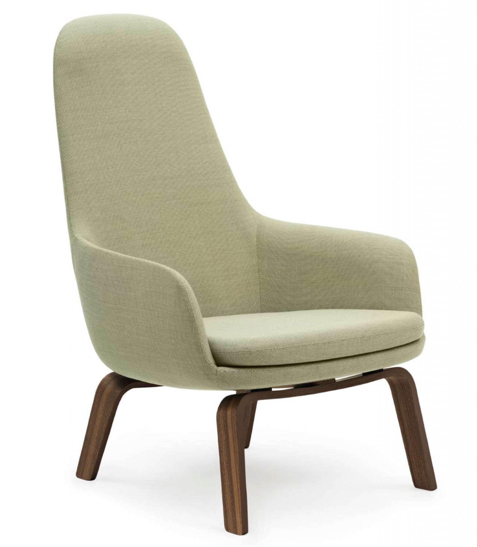 Era Lounge Chair von Normann Copenhagen, hoher Sessel in Hellgrün mit Holzfuß für Wohnzimmer.