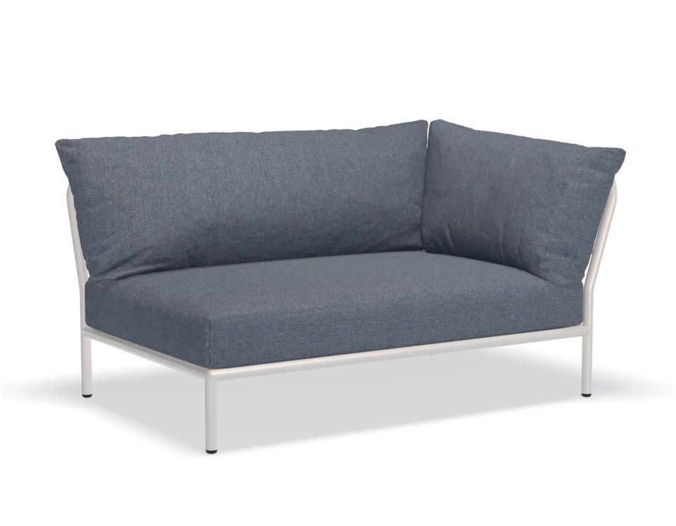 Level 2 Outdoor Sofa von Houe: Graues Ecksofa mit weißem Rahmen für den Garten.