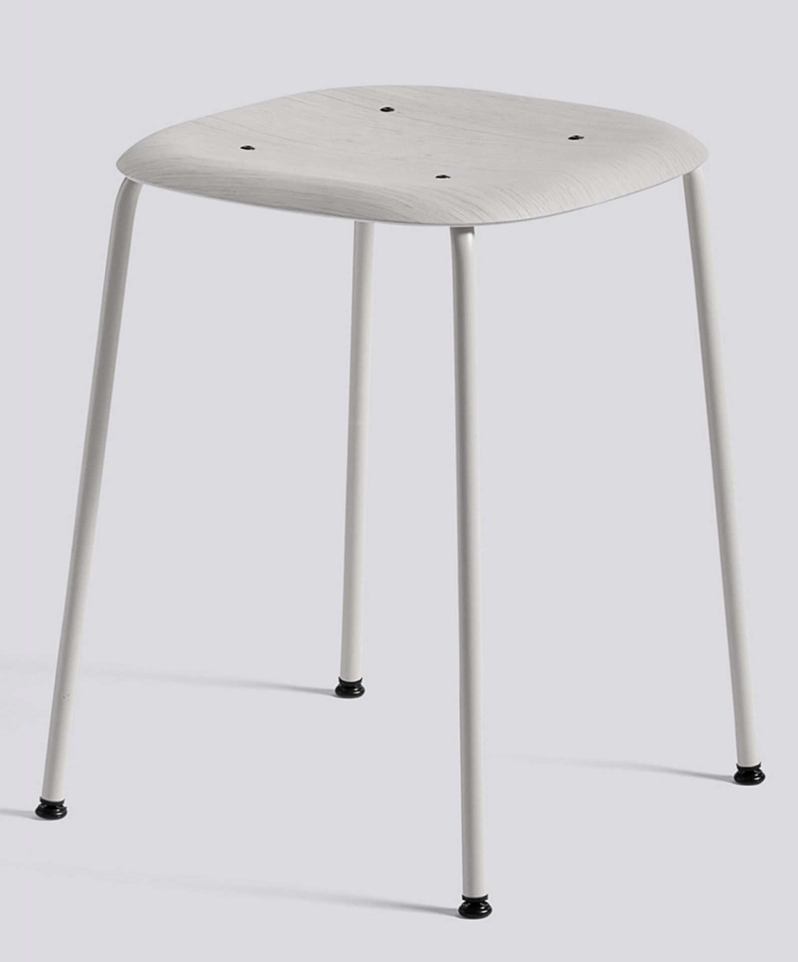 Weißer Soft Edge Hocker von Hay mit Holz-Sitzfläche und vier Stahlbeinen. Moderner Barhocker.