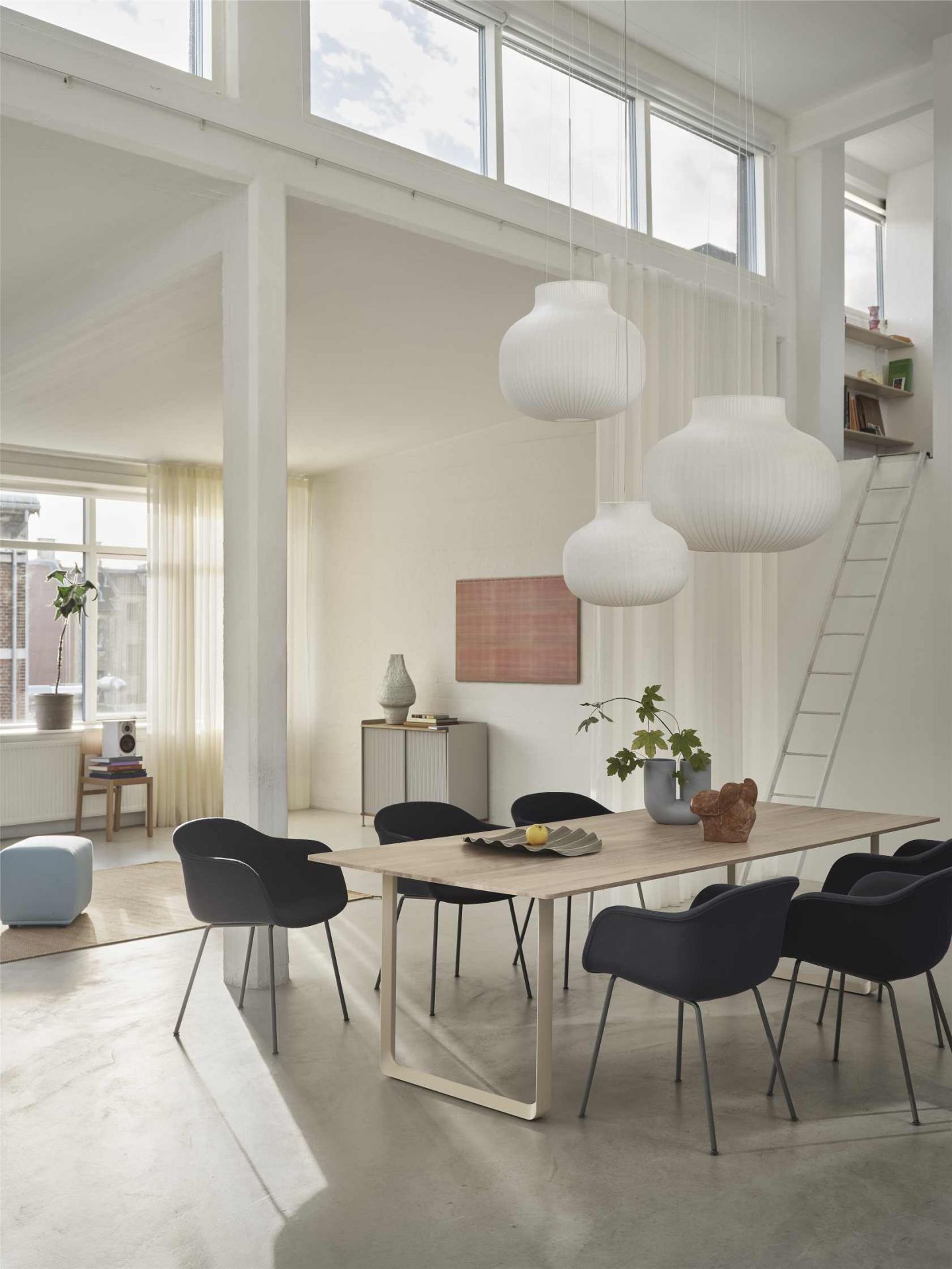 Kink-vaas H 26,3 cm Muuto Dieprood