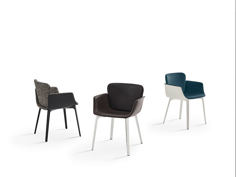 Drei KN06 Stühle von Knoll International in verschiedenen Farben und Materialien.