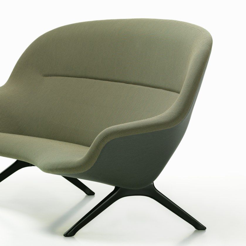 Nahaufnahme des Vitra Abalon Sofas in Grün mit schwarzem Fußgestell, modernes Designmöbel.