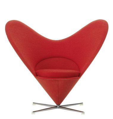 Roter Heart Cone Chair von Vitra, ein Designklassiker mit kegelförmiger Basis und Herzform.