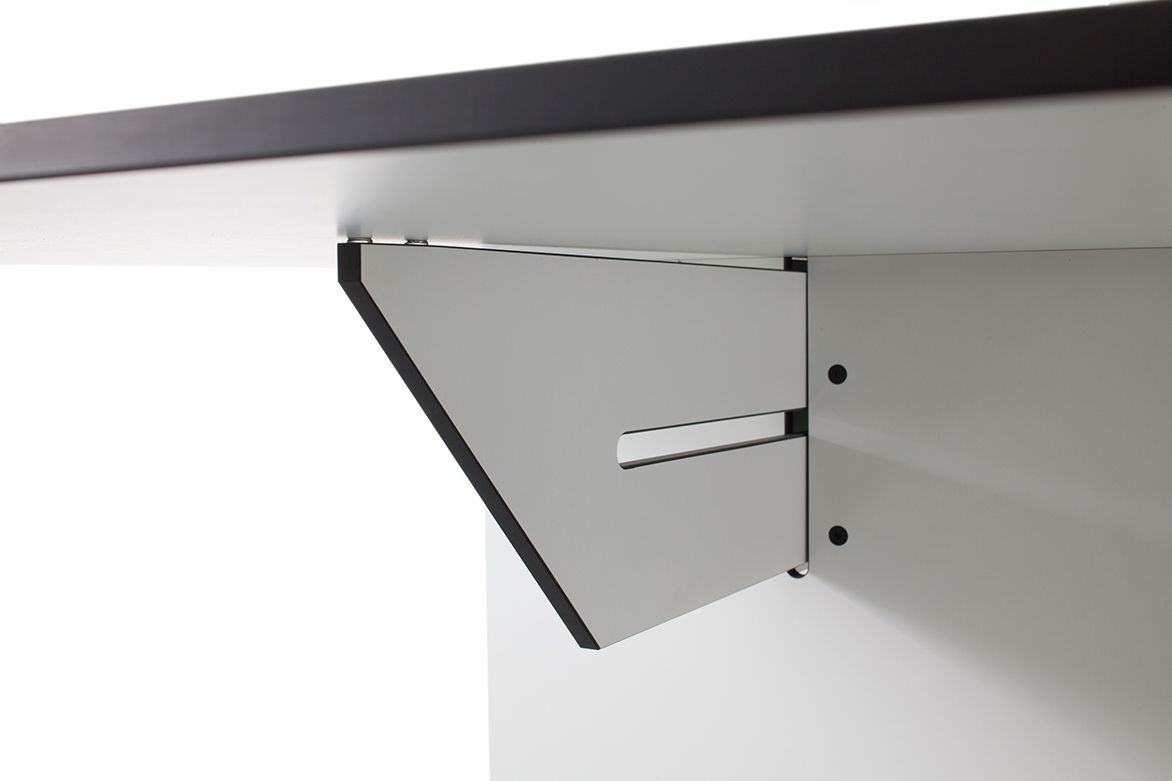 Detailaufnahme des Klappmechanismus vom Riva Outdoor Klapptisch von Conmoto, ideal für Balkon und Terrasse.