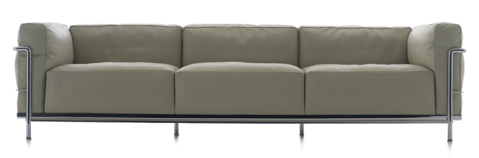 Cassina Grand Confort Dreisitzer Sofa aus Leder mit Stahlgestell, modernes Design.