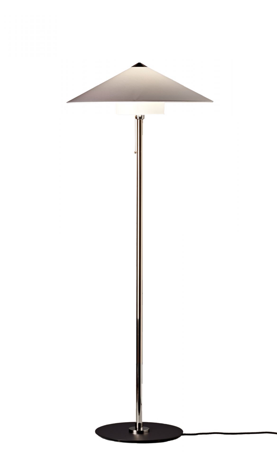 Wagenfeld Stehleuchte WST L 30 von Tecnolumen, Designklassiker mit Metallfuß und Lampenschirm für Wohnzimmer und Büro.