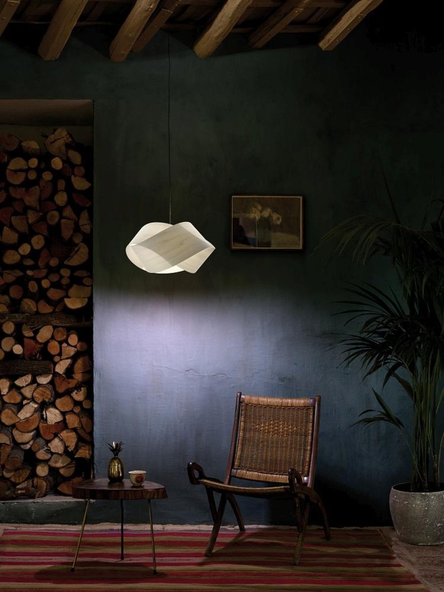 Nut Suspension Pendelleuchte von LZF Lamps: Grauer Schirm, schwarzes Kabel, moderne Hängeleuchte für Wohnraum.