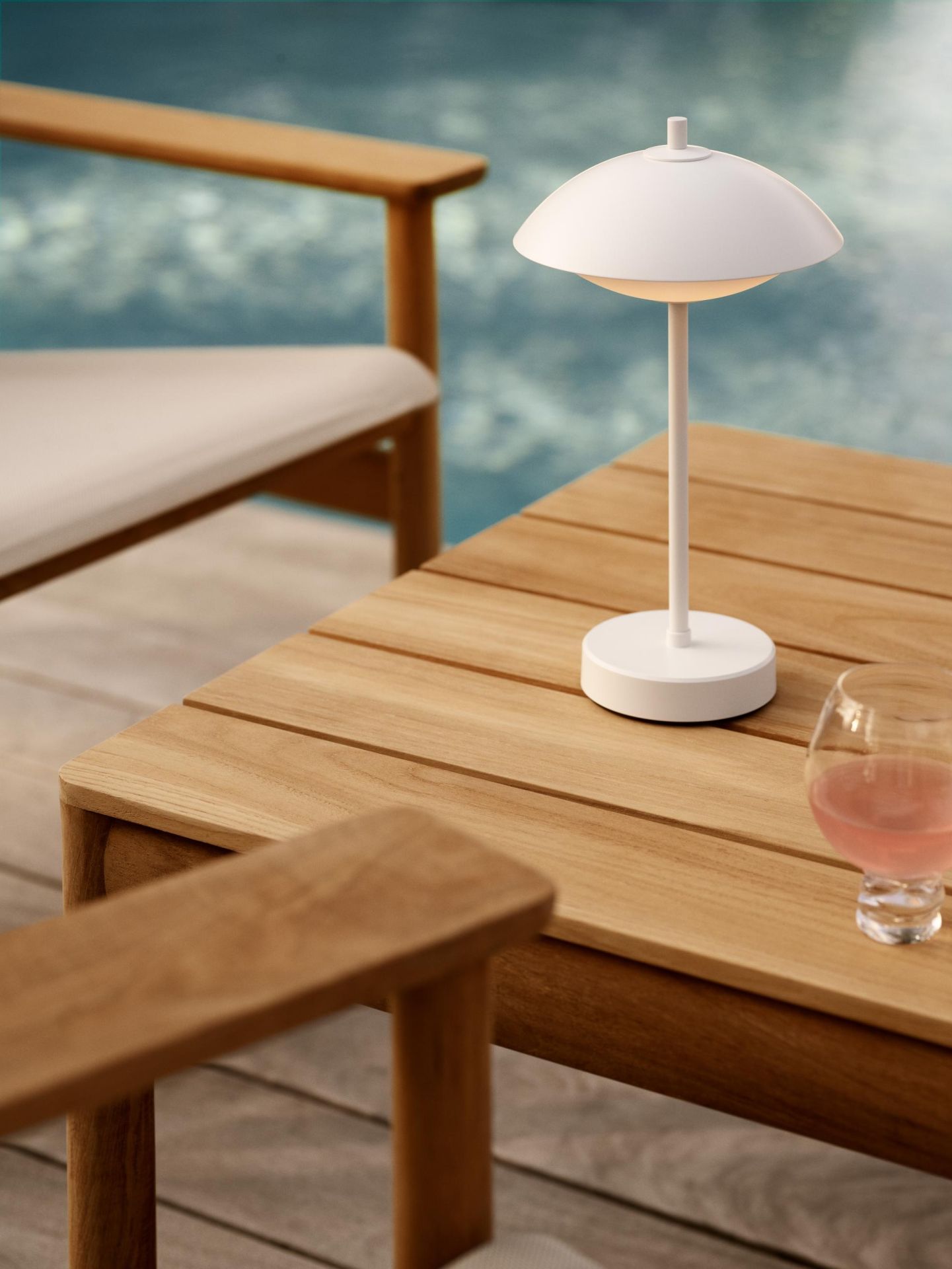 Clam Portable tafellamp, oplaadbare lamp van Fritz Hansen