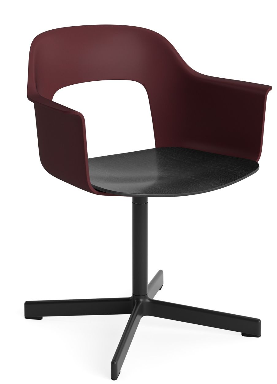 Layout Armchair von Hay, Armlehnstuhl in Bordeauxrot mit schwarzer Sitzfläche und schwarzem Fußkreuz.