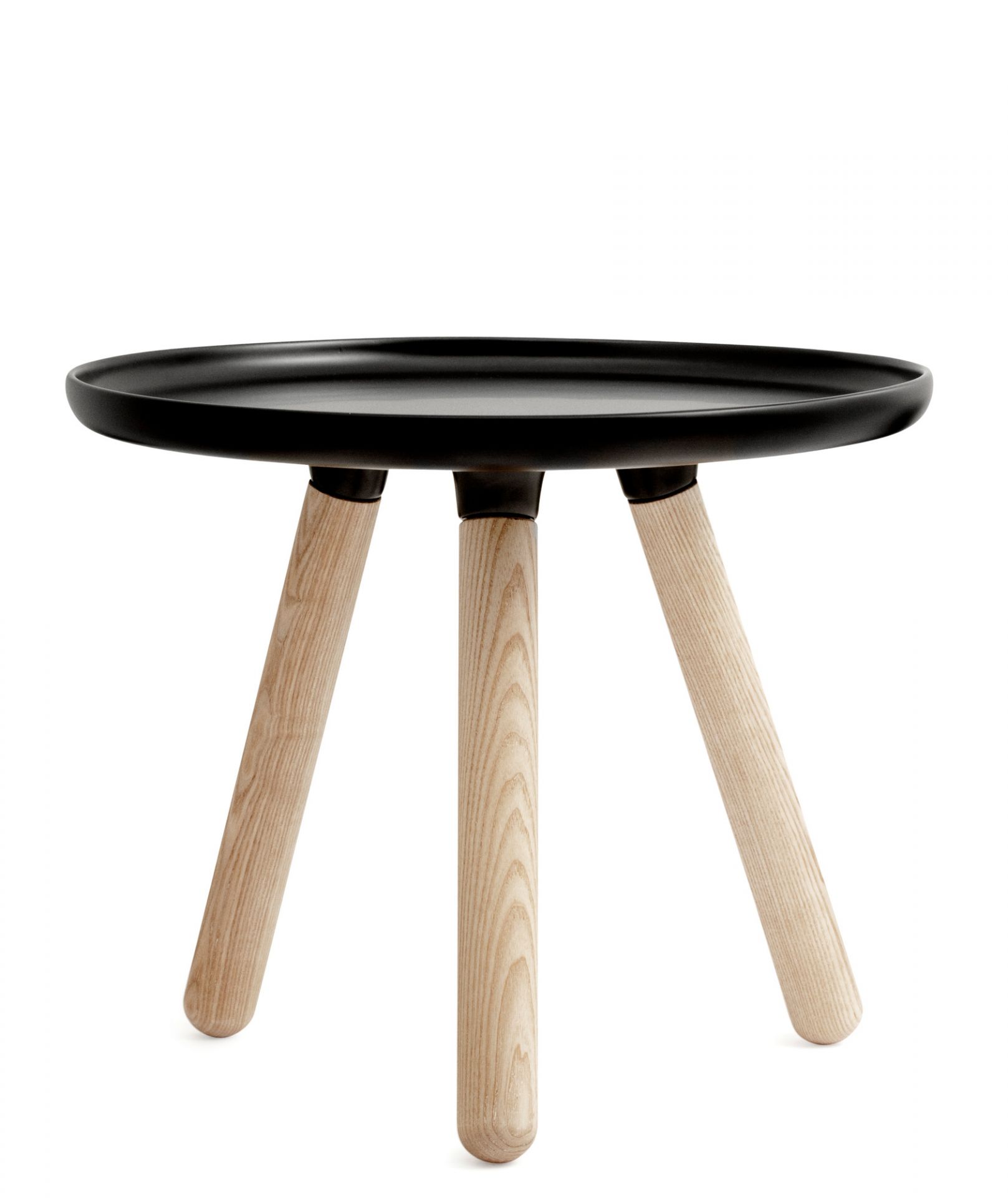 Tablo Table Small Beistelltisch von Normann Copenhagen mit schwarzer Tischplatte und hellen Holzbeinen.