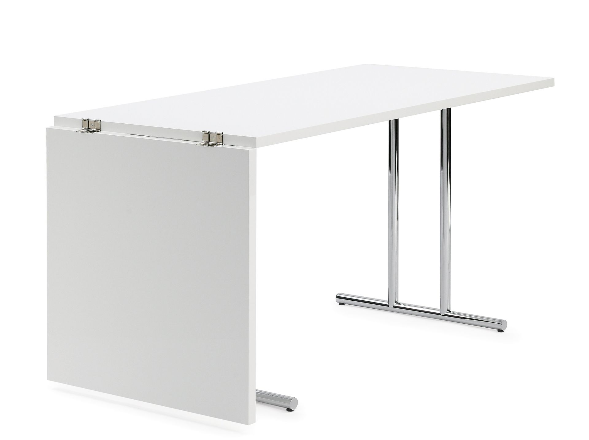 Lou Perou Ausklapptisch von ClassiCon in Weiß mit Chromgestell, teilweise ausgeklappt. Klapptisch für Büro und Zuhause.
