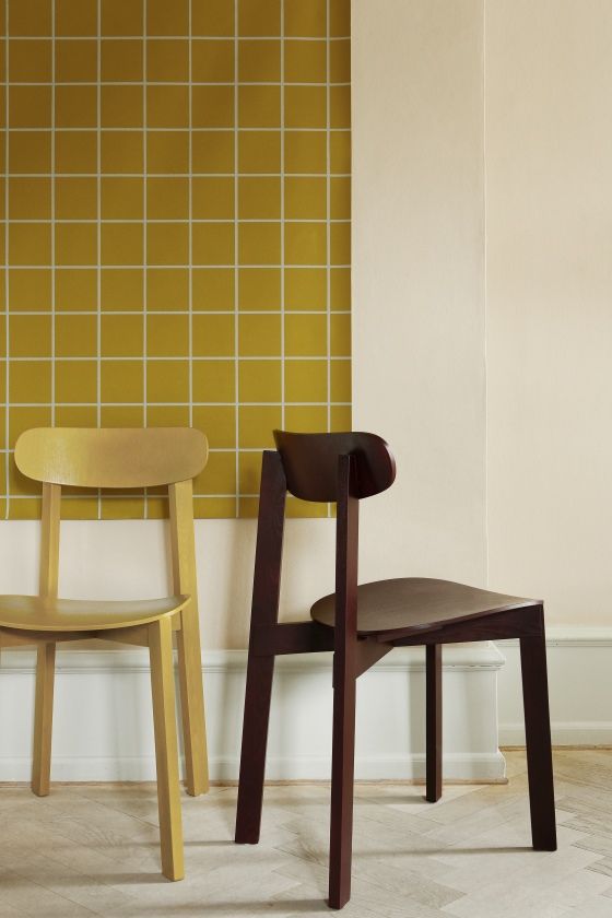 Bondi Chair Stuhl in Esche, lackiert in Pigmy Violett und Gelb. Design Stühle.