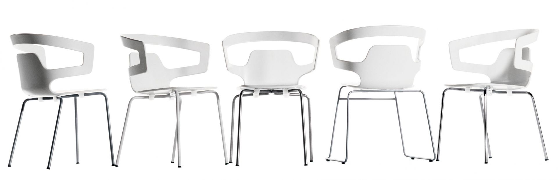 Fünf weiße Segesta Chair 500 Stühle von Alias, moderne Sitzmöbel mit Stahlgestell für Esszimmer und Büro.