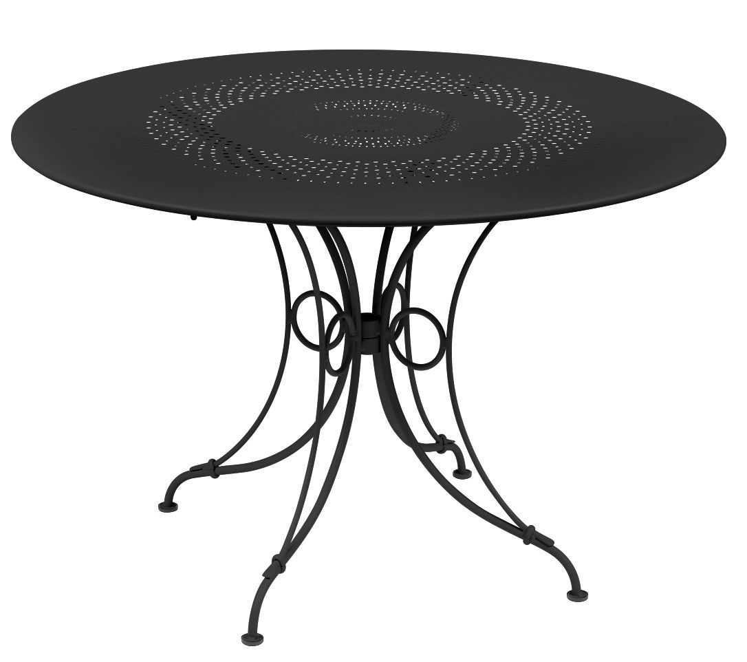 Schwarzer Fermob 1900 Gartentisch mit rundem Tischblatt und filigranem Metallgestell für den Außenbereich.