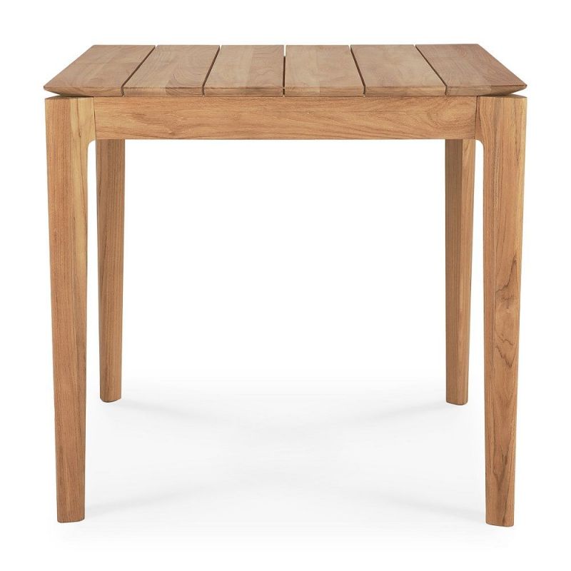 Quadratischer Bok Outdoor Tisch aus Teakholz von Ethnicraft, Ansicht von vorne, für Garten und Terrasse.