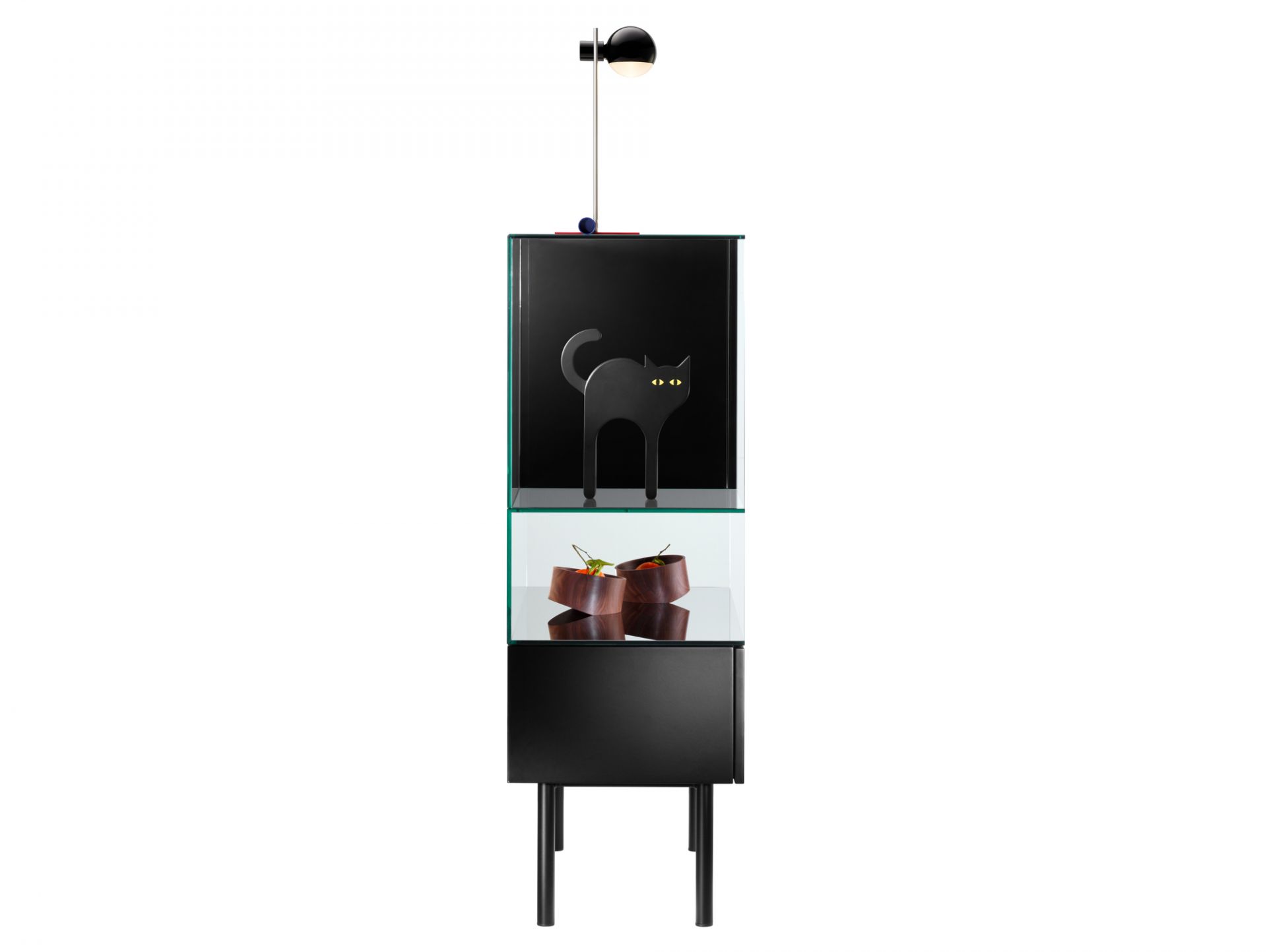 Schwarze S4-2 Tecta Vitrine mit Glasböden, Schublade und Katzen-Motiv für Wohnzimmer und Esszimmer.