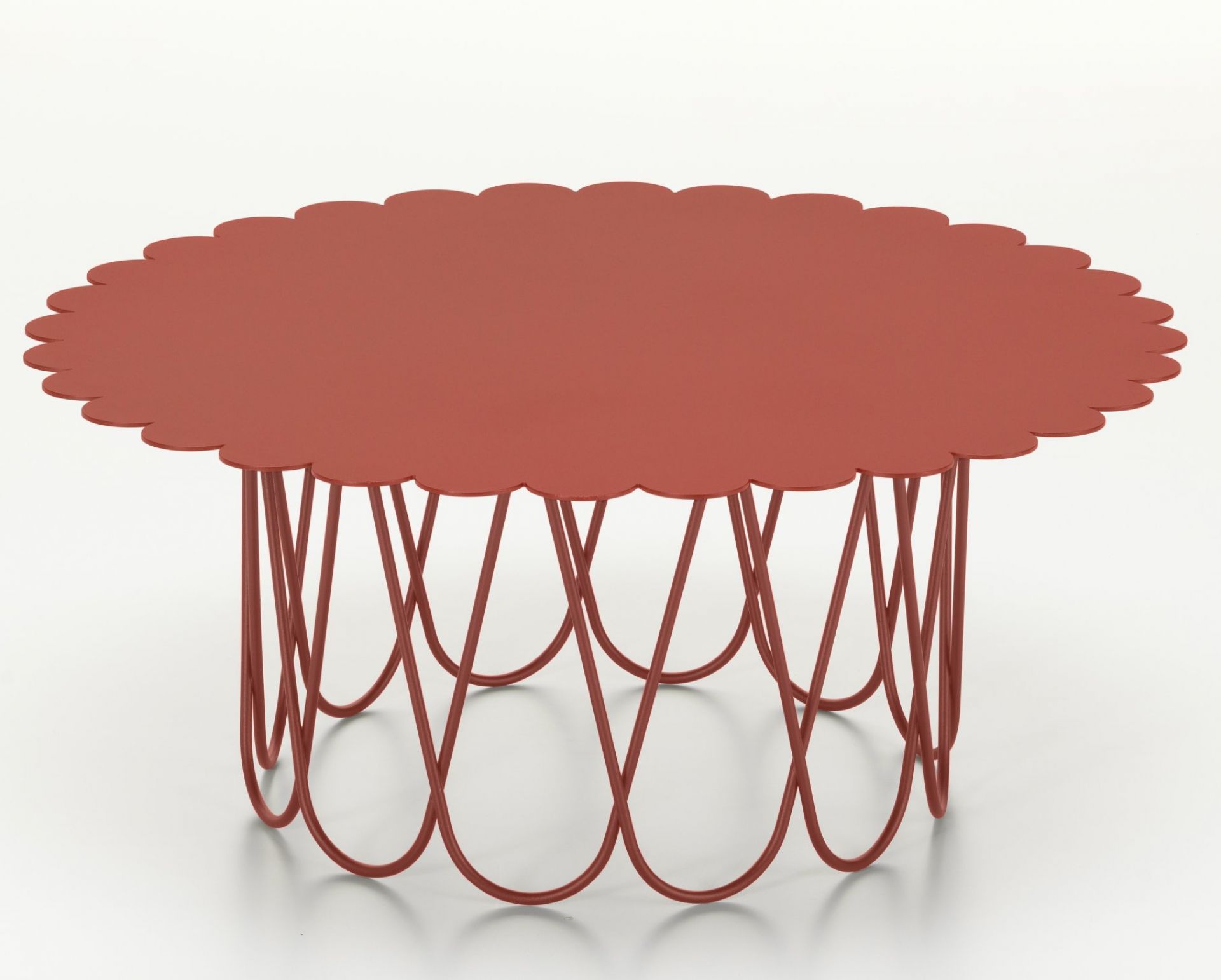 Roter Flower Table Tisch von Vitra mit blütenförmiger Tischplatte und filigranem Drahtgestell.