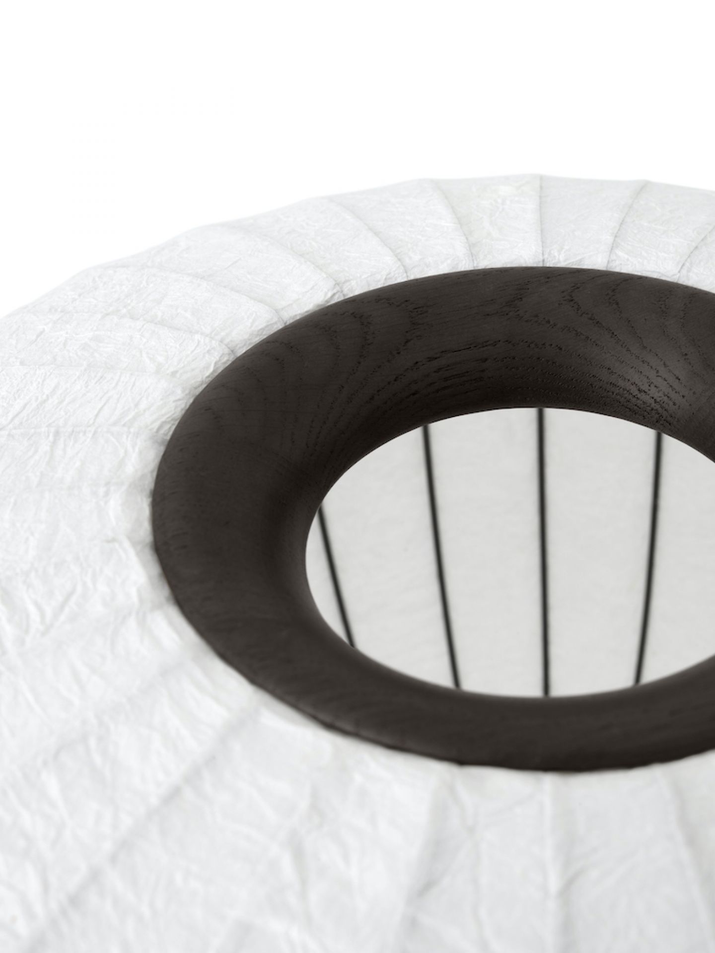 Detailaufnahme der Vipp Paper Floor Lamp Stehleuchte mit dunklem Eichenholz und Lampenschirm aus Papier.
