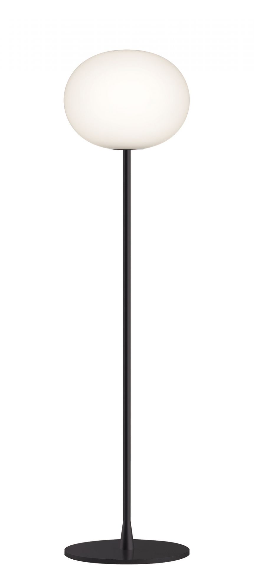 Schwarze Glo Ball Stehleuchte von Flos mit rundem, leuchtendem Diffusor und minimalistischem Design.