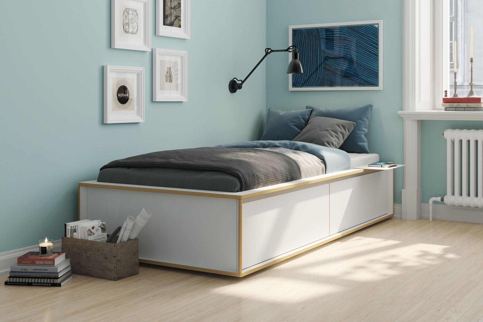 Helles Spaze Bett von Müller Möbelwerkstätten mit Schubladen, blauen Kissen und minimalistischem Design im Schlafzimmer.