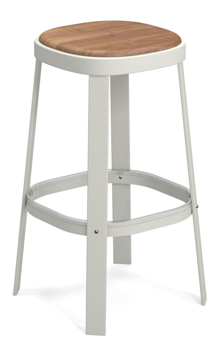 Thor Barstool von Emu, Barhocker für den Außenbereich mit Sitzfläche aus Holz und Metallgestell.