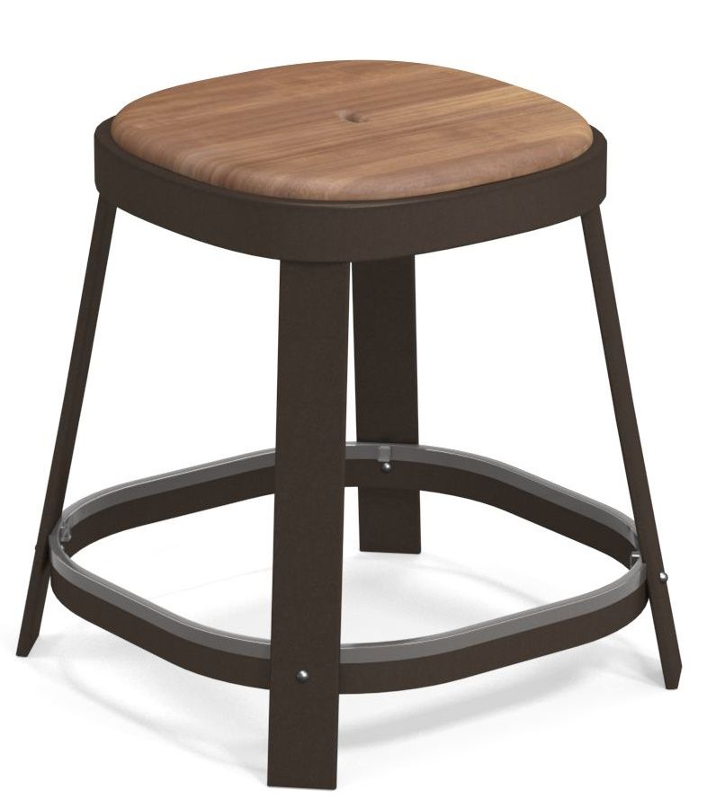 Thor Dining Stool: Niedriger Barhocker von Emu für den Außenbereich mit Holz-Sitzfläche und braunem Gestell.