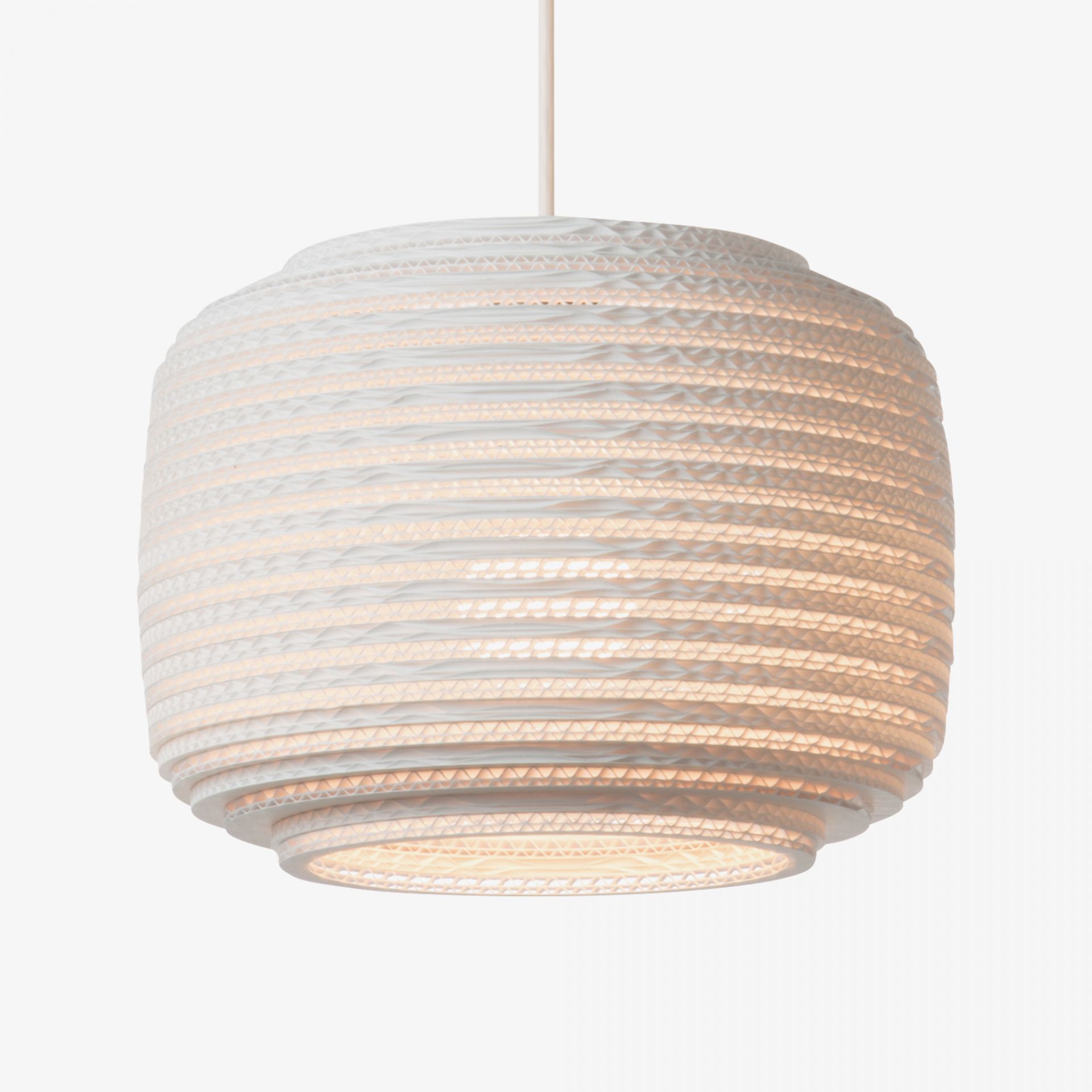 Weiße Scraplights Ausi 8 Hängeleuchte von Graypants aus recycelter Pappe, warmes Licht.