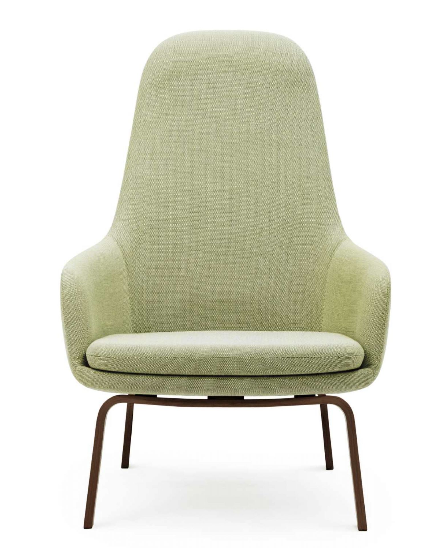 Era Lounge Chair von Normann Copenhagen, hoher Sessel in Grün mit braunem Metallfuß, Frontansicht.