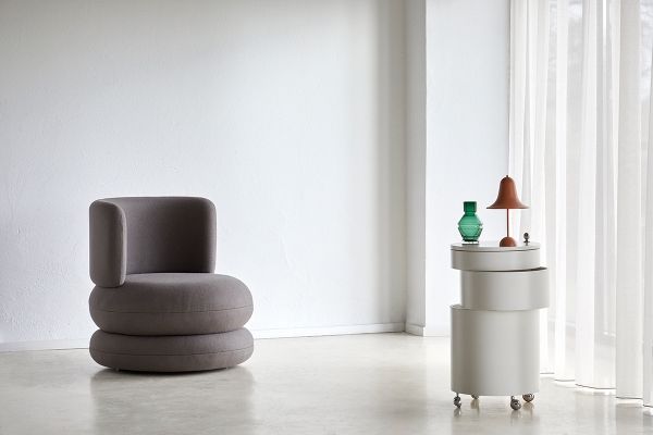 Easy Chair Sessel Verpan in Grau, runder Sessel mit einzigartigem Design für modernes Wohnzimmer.