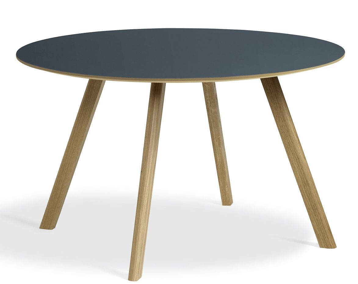 Hay Copenhague CPH 25 Tisch, runder Esstisch mit blau-grauer Tischplatte und Holzbeinen, skandinavisches Design.
