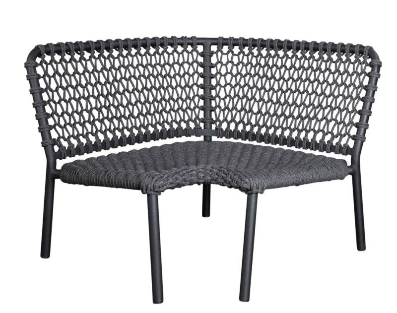 Graues Ocean Eckmodul Sofa von Cane-Line für den Außenbereich mit geflochtenem Design.