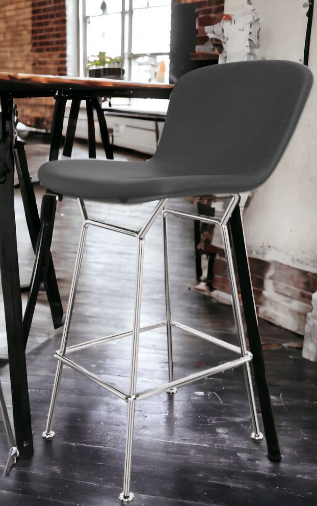 Grauer Bertoia Barhocker in Thekenhöhe von Knoll International mit verchromtem Gestell und Kernleder-Sitzfläche.
