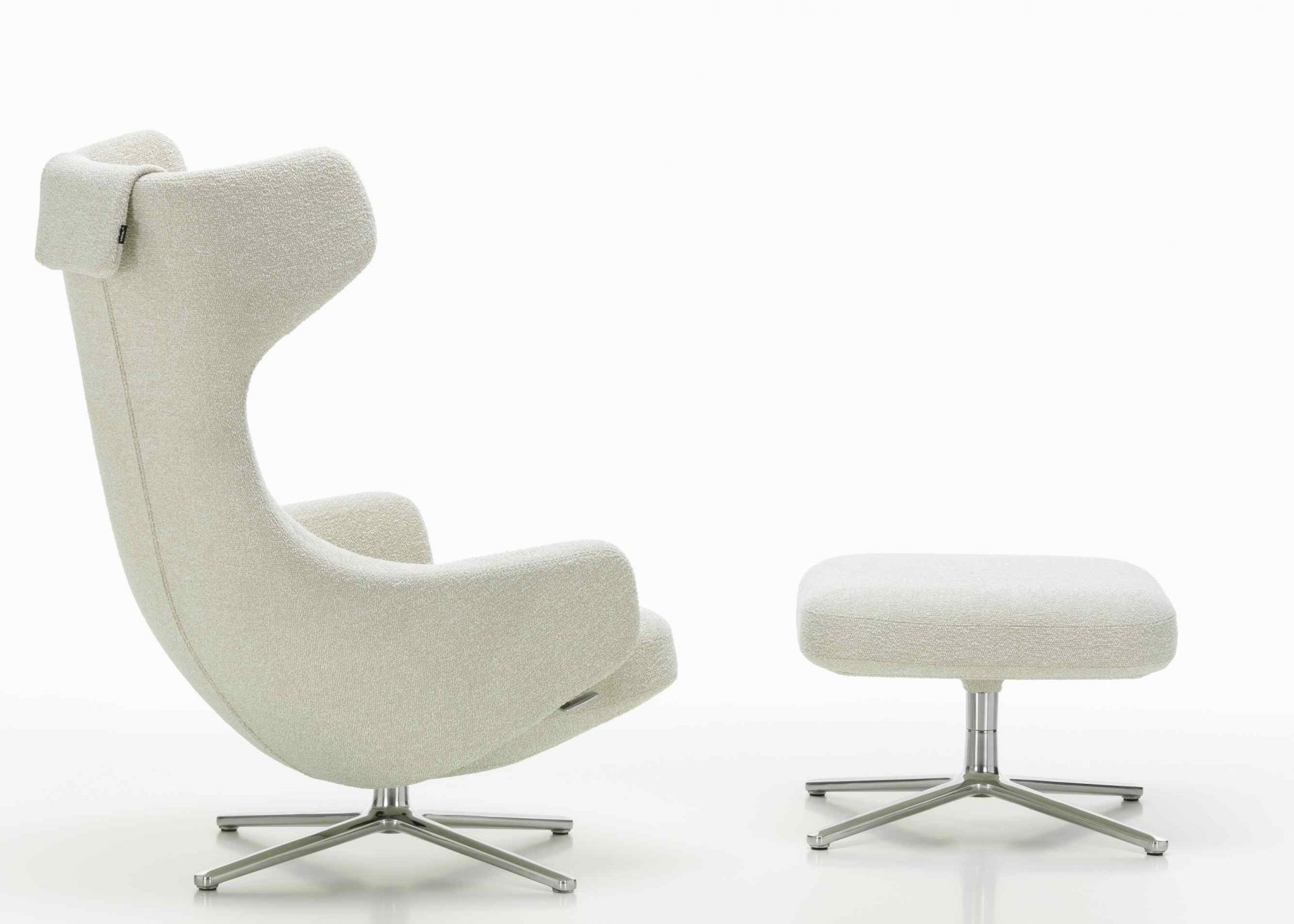 Grand Repos Sessel mit Ottoman von Vitra, elfenbeinfarben, Stoff Nubia, poliertes Aluminiumgestell.