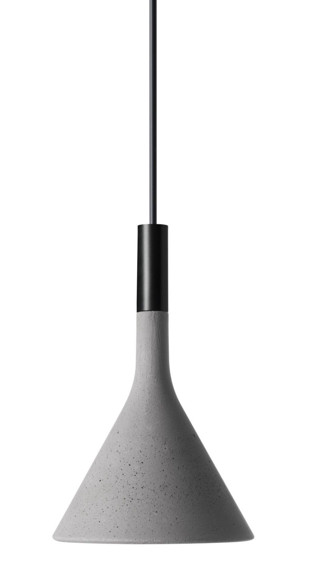 Aplomb Mini Pendelleuchte von Foscarini, moderne Hängelampe aus grauem Beton mit schwarzem Kabel.